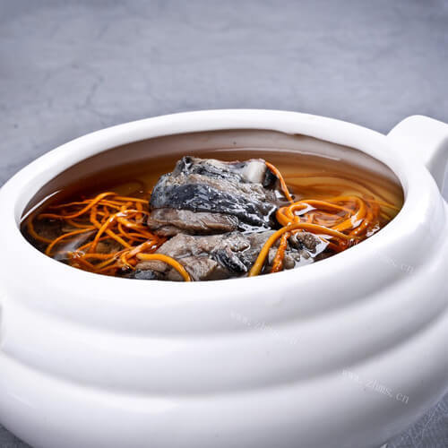可口的乌鸡炖虫草花