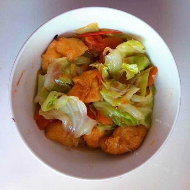 美味的包菜炒油豆腐