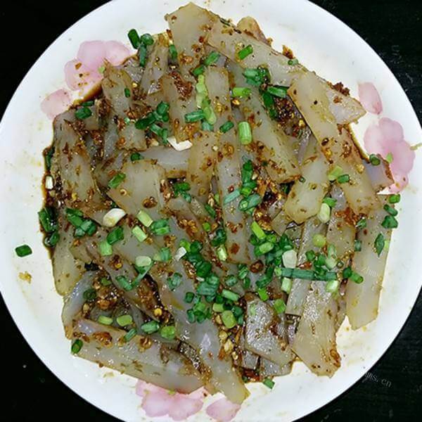 美味的凉拌白凉粉