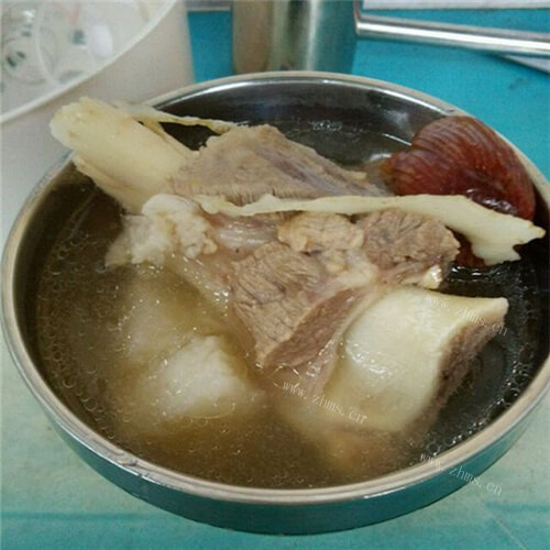 滋补好喝的玉竹筒骨汤