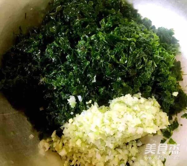 美味的姚氏私房酥炸海菜条做法图解2)