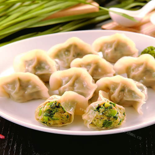 美味的猪肉白菜韭菜馅水饺