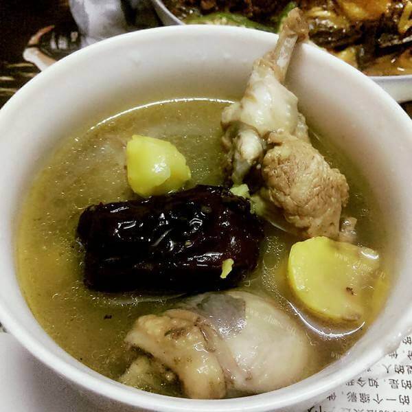 滋补的黄山烤笋炖鸡汤