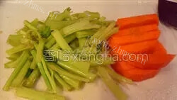 美味的辣炒魔芋做法图解3)