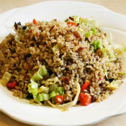 美味的豆豉鲮鱼炒饭