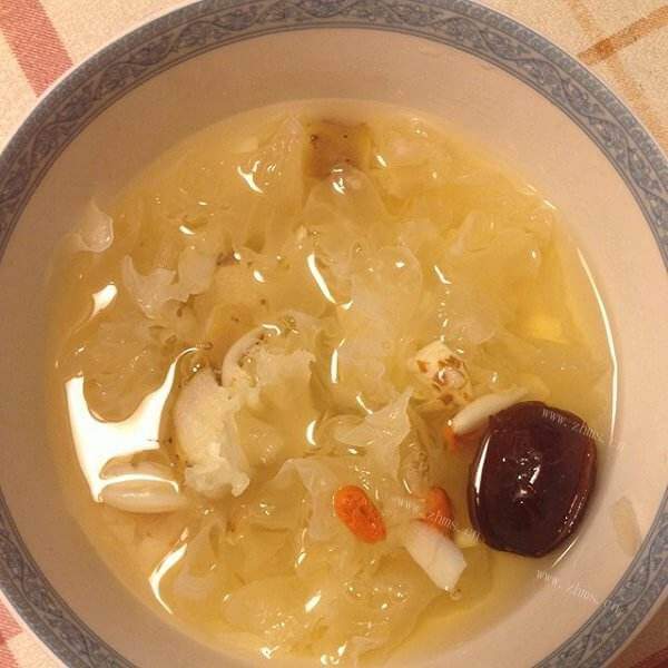 香甜鱼胶百合莲子汤