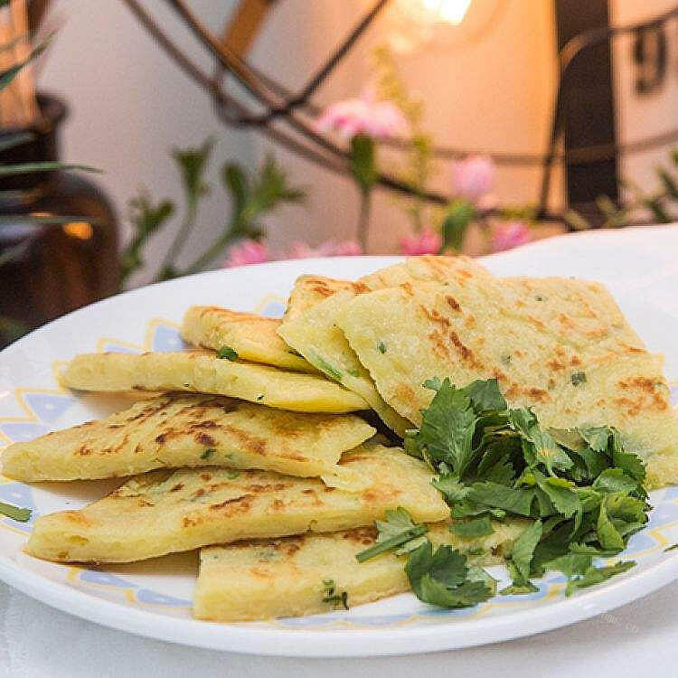 风味土豆丝焖葱花饼