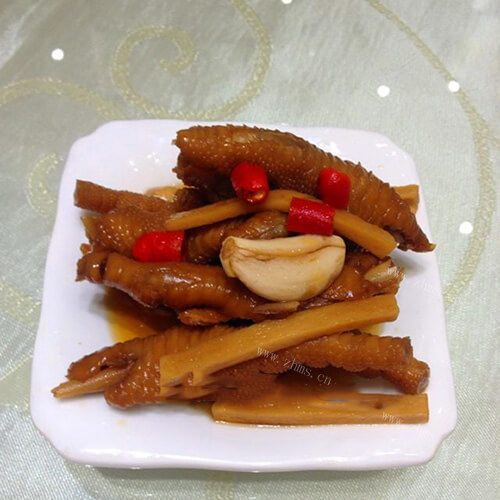 美味的蒸扣肉凤爪