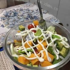 美味的养生蔬菜水果沙拉
