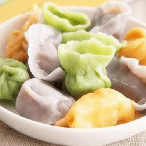 美味的宝宝彩色饺子