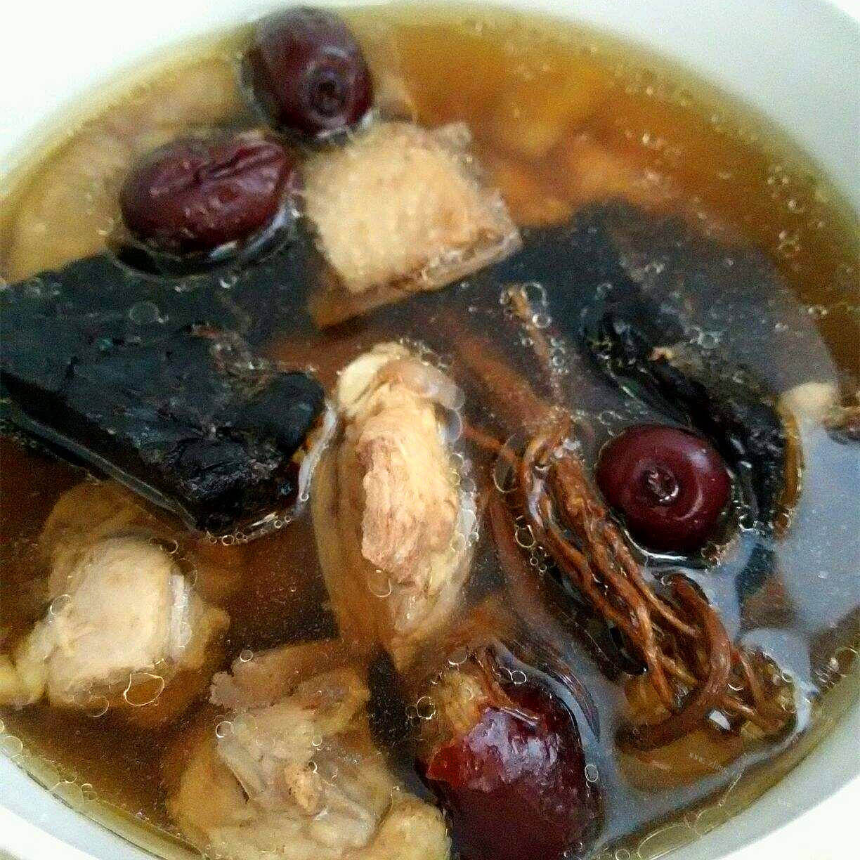 滋补的参芪当归炖鸡汤