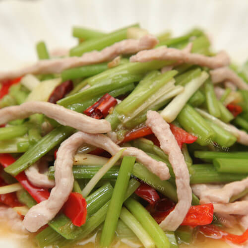 好吃的芹菜肉拌