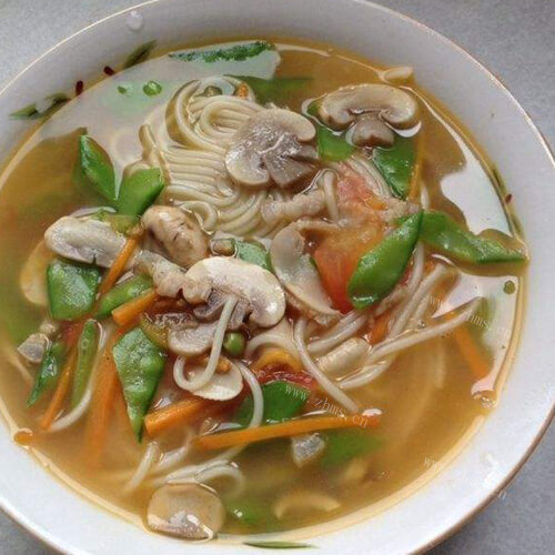 美味的番茄平菇肉丝面