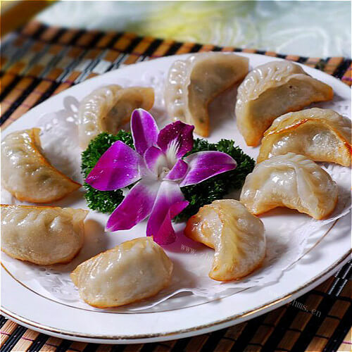 美味的青萝卜油渣煎饺