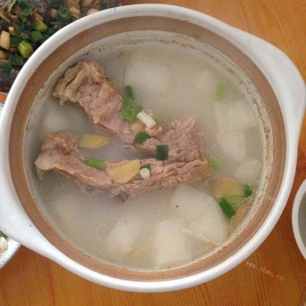 白菜干沉沙豆猪骨汤