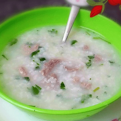 美味的香菜瘦肉粥