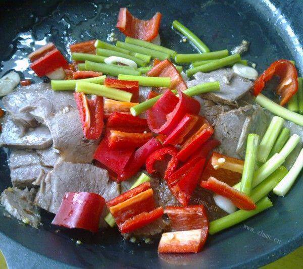 香喷喷的小炒牛肉片做法图解4)