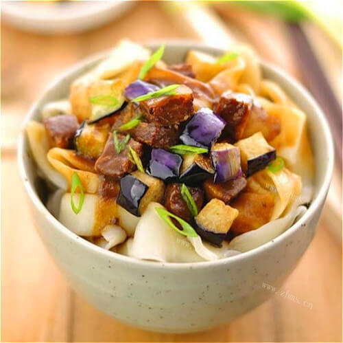 酱肉面条