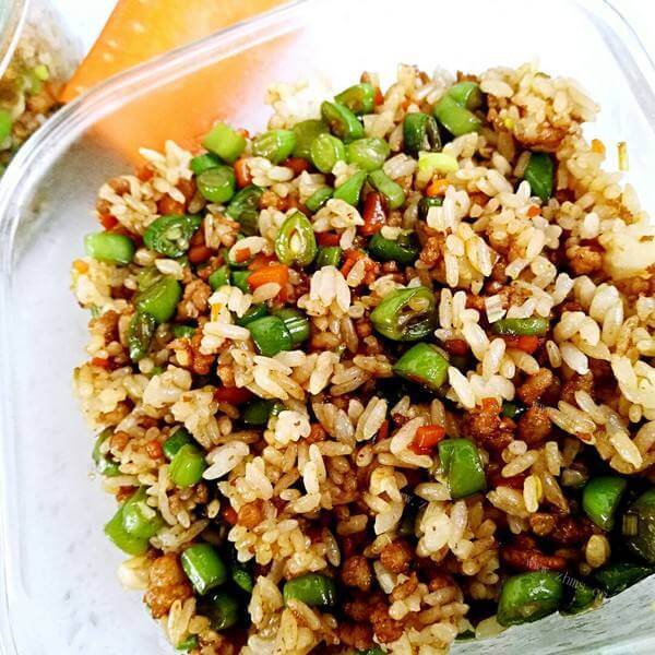 喷香菜豆炒饭
