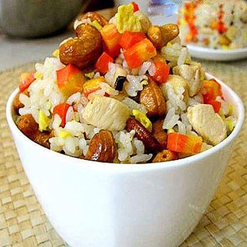 美味的什锦坚果炒饭