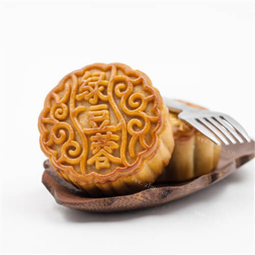 美味的绿豆馅可可冰皮月饼