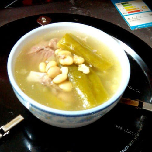 营养的苦瓜黄豆骨头汤