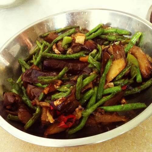 茄子豆角焖腊肠