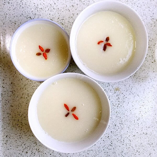 美味的雪梨冰糖豆浆