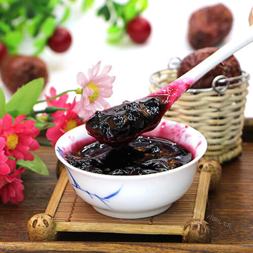 美味自制黑加仑果酱