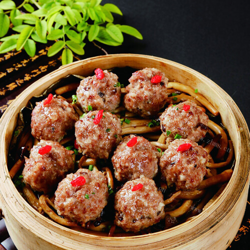 热腾腾的玉子豆腐蒸肉丸