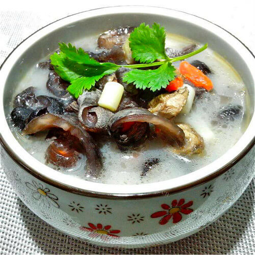 美味的海参煲瘦肉汤