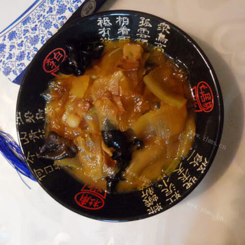 好吃的猪肉炖木耳蔬菜