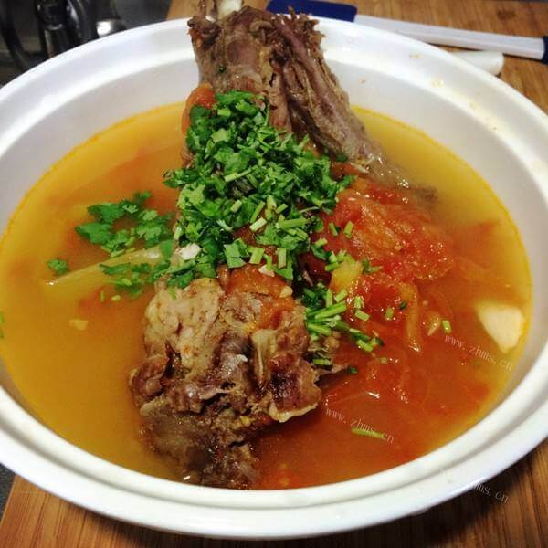 美味的酸辣牛尾