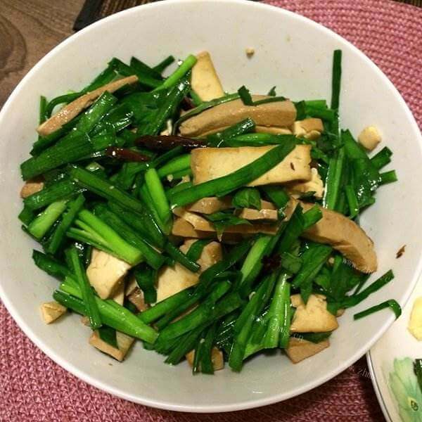 酥脆可口的韭菜干子