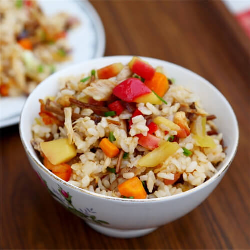 美味的苹果鸡丝炒饭