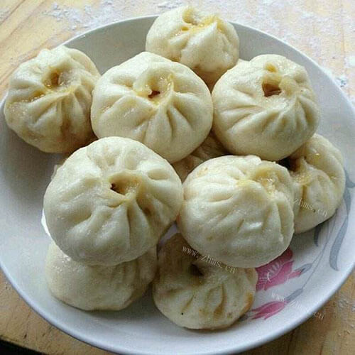 香喷喷的菜汁肉包