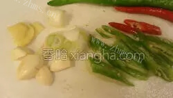 美味的辣炒魔芋做法图解4)