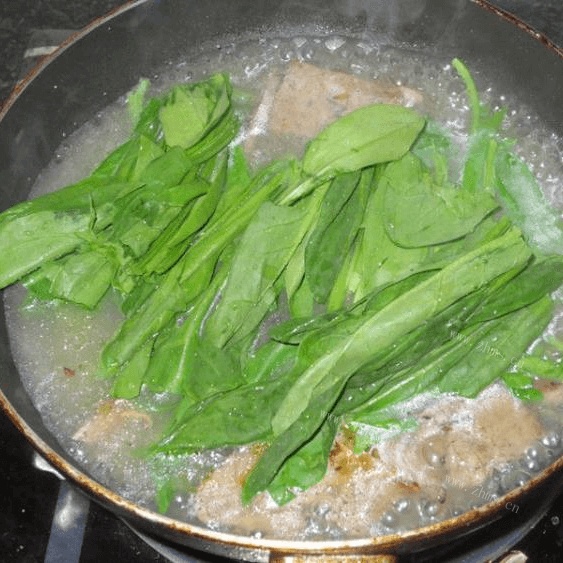 秀色可餐的菠菜猪肝汤做法图解8)