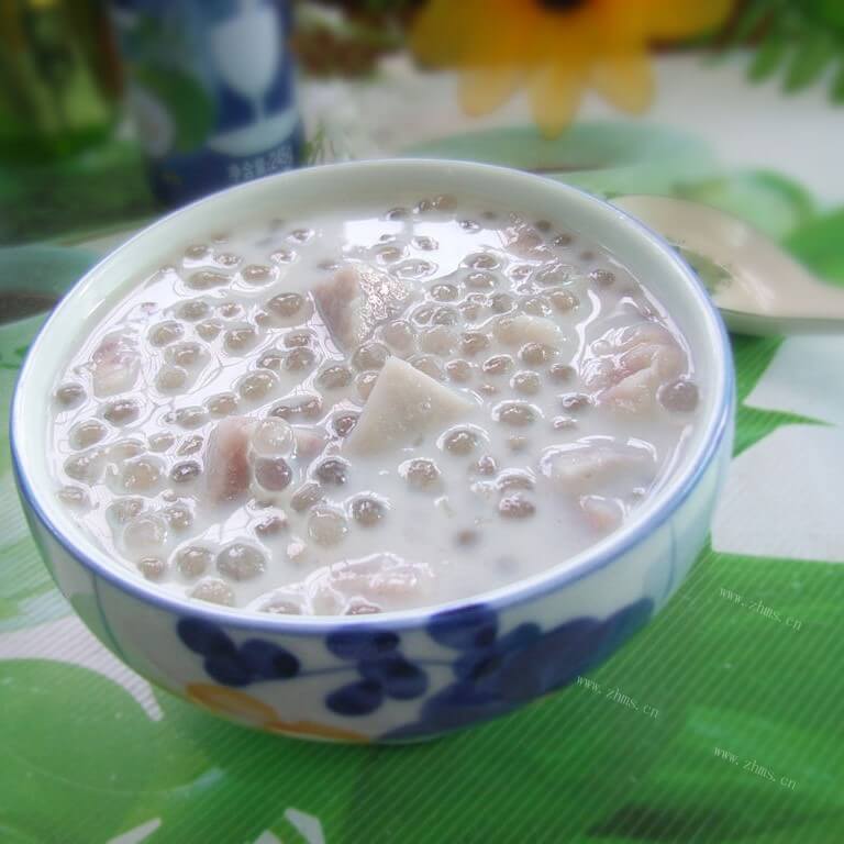 冰凉的水果椰汁西米露