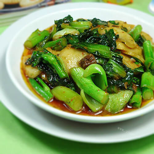 美味的牛肉酱菜芯炒年糕