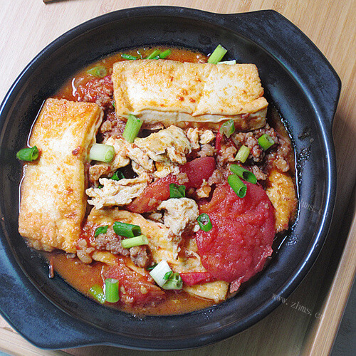 可口的蕃茄滑蛋肉碎煮豆腐