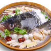 鲜美清淡的杂蔬鱼头汤