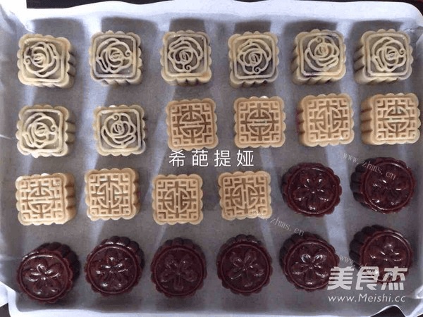 美美的多味广式月饼做法图解8)