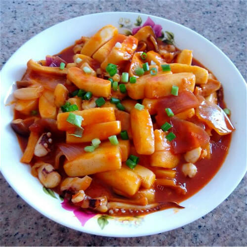 美味的花甲辣炒年糕