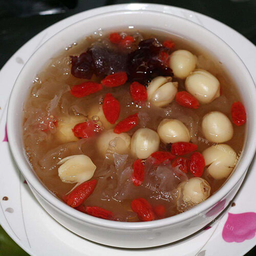 好喝的银耳大枣桂圆汤