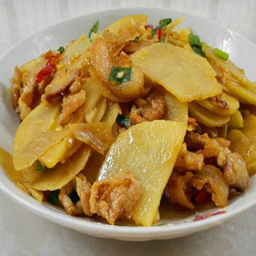 家常的土豆炒肉片