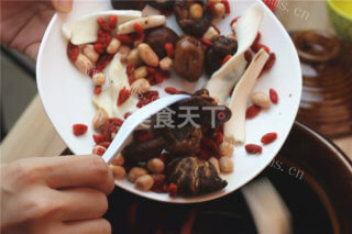 好喝的玛卡香菇枸杞汤做法图解4)
