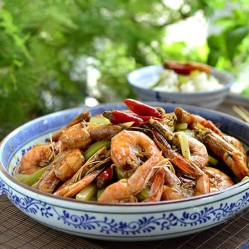 美味的青笋香辣虾 