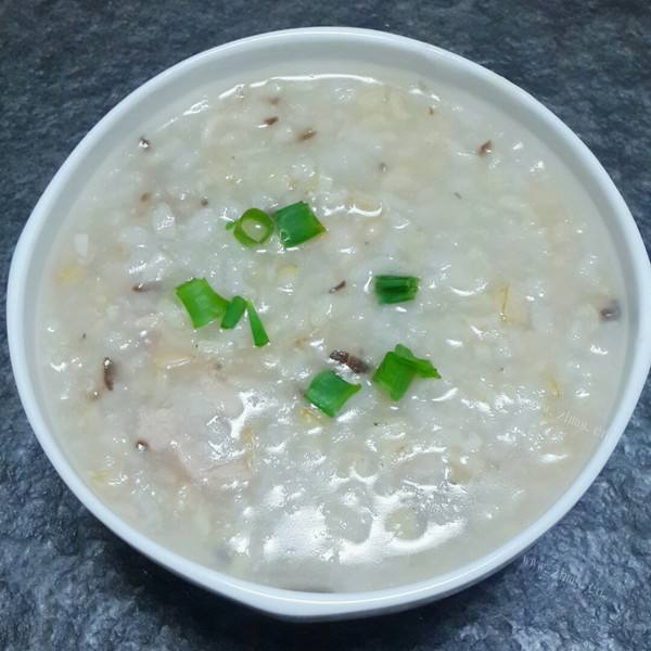美味的花生鱿鱼瘦肉粥