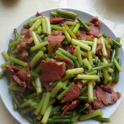 可口的蒜苔炒牛腩